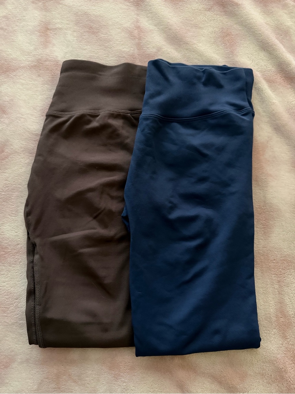 Women's High-Waist Butt-Scrunch Leggings- Navy and Gray